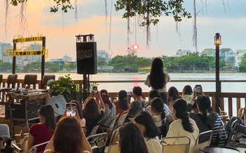 Những quán cà phê view sông 'hót hòn họt' không thể bỏ lỡ