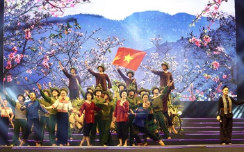Cầu truyền hình Bản trường ca hòa bình nhân 50 năm đất nước thống nhất