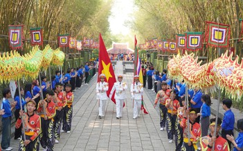 Lãnh đạo TP.HCM dâng hương tưởng nhớ các Vua Hùng