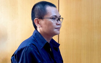 Níu kéo tình cảm bất thành, chế xăng lên người yêu định đốt