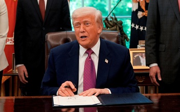 Tổng thống Trump chính thức triển khai chương trình cho người nhập cư tự trục xuất