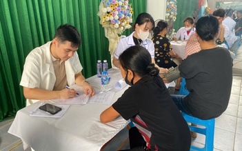 Vị bác sĩ nỗ lực từng ngày để xứng đáng lời dạy của Bác Hồ