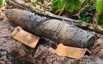 Long An: Nông dân đào đất làm vườn chạm phải quả bom 200 kg