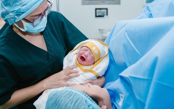 Bệnh viện Mặt Trời đón em bé đầu tiên chào đời bằng phương pháp 'đẻ không đau'