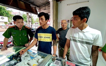 Đắk Lắk: Bắt 2 đối tượng khống chế người dân cướp tài sản