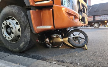 Tạm giữ tài xế xe tải cán người tử vong khi đang dừng chờ đèn đỏ