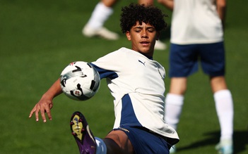 Con trai Ronaldo gây bão mạng xã hội với cú đúp bàn thắng