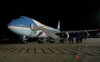 Mỏi mòn chờ chuyên cơ Không lực Một mới, ông Trump tính 'phương án B'