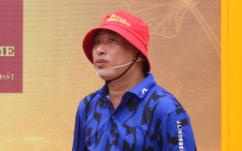 Nguyễn Quang Dũng nghẹn lòng trước người đàn ông ‘gà trống nuôi con’ khi vợ mất