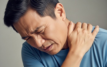 Bác sĩ: Lưu ý khi đau mỏi vai kéo dài