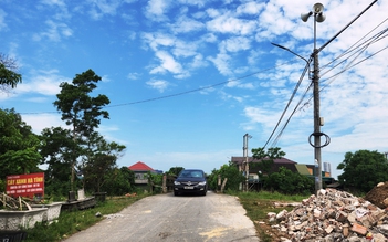 Bất ổn trên cầu dân sinh qua kênh hồ Kẻ Gỗ