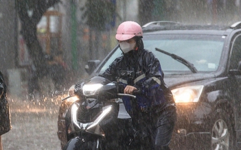 Thời tiết dị thường, tháng 5 vẫn có không khí lạnh gây mưa to