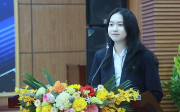 Học sinh tiêu biểu của Hà Nội tri ân cha mẹ, thầy cô