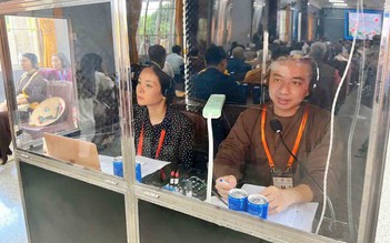 Bất ngờ sau chuyện sư cô, sư thầy dịch tiếng Anh như gió tại Vesak