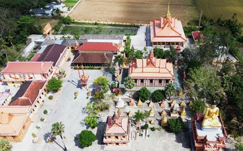 Độc đáo chùa Khmer miền Tây: Sala bằng gỗ quý từ Campuchia đưa về theo đường biển