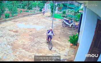 Lan tỏa trên mạng xã hội: Lời chào 'chữa lành' của hai đứa trẻ