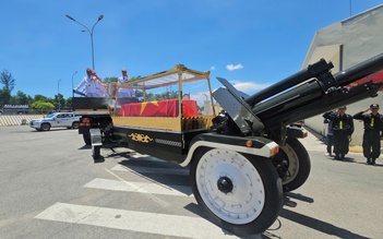 Linh cữu nguyên Chủ tịch nước Trần Đức Lương trên đường đưa về quê nhà Phổ Khánh