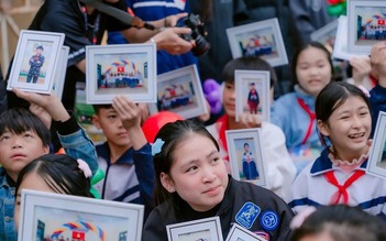 Nhóm nhiếp ảnh chụp hàng nghìn kỷ yếu miễn phí cho học sinh trên bản