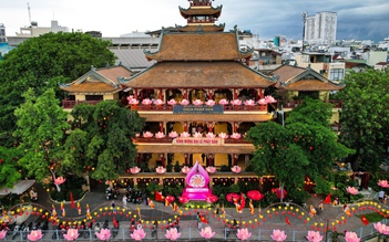 Đại lễ Vesak 2025: Nhiều ngôi chùa dọc kênh Nhiêu Lộc - Thị Nghè rực rỡ mừng Phật đản