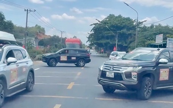 Xác minh vụ dùng 2 ô tô chắn ngang QL20 để đoàn xe doanh nhân qua đường
