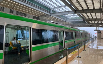 Vá khẩn cấp mái nhà ga tàu Cát Linh - Hà Đông bị thủng
