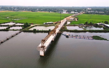 Những cây cầu trăm tỉ 'treo' dai dẳng