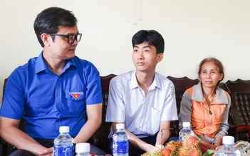 Trao học bổng Tiếp sức mùa thi và tặng ‘Phòng Tin học cho em’ tại Gia Lai