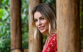 Vợ kém 60 tuổi của 'ông trùm Playboy' sau 8 năm chồng qua đời