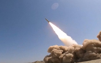 Iran công bố tên lửa đạn đạo mới, gửi thông điệp tới Mỹ