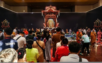 Bất ngờ lượng người chiêm bái xá lợi Phật và xá lợi bồ tát Thích Quảng Đức