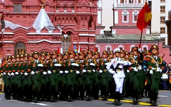 Lễ Duyệt binh Nga: Ấn tượng khối Quân đội Việt Nam đi qua lễ đài chính