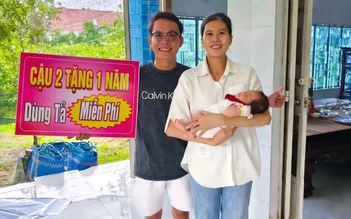 Đầy tháng cháu gái, người cậu miền Tây 'chơi lớn' tặng 1 năm dùng tã miễn phí