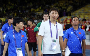 Đến lúc HLV Kim Sang-sik nhào nặn tương lai bóng đá Việt Nam