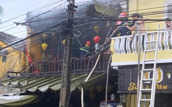 Cháy cửa hàng bán đồ lưu niệm trong khu phố cổ Hội An
