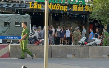 Công an dựng lại hiện trường vụ xô xát trong quán ăn ở Hóc Môn
