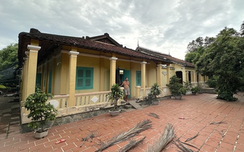 Ngôi nhà cổ gần 90 năm ở TP.HCM: Vẻ đẹp hiếm có giữa đồng lúa xanh