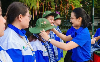 Mang sức trẻ đến với biển, đảo quê hương