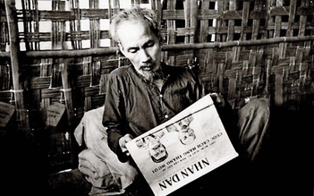 Hồ Chí Minh trong mắt các nhà báo