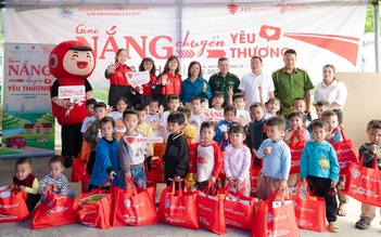 ‘Con không còn chơi đất, chơi sỏi, giờ đã có đu quay ở trường con rồi’