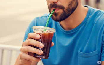 Chuyên gia chỉ cách uống cà phê vừa tốt vừa không lo răng ố vàng