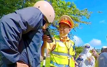 Điều chuyển cán bộ CSGT có lời lẽ thiếu chuẩn mực với dân