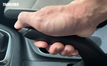 Phanh tay ô tô bị cứng, khó thao tác: Nguyên nhân và cách khắc phục