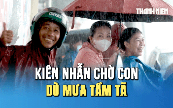 Thi tốt nghiệp THPT môn toán: Kiên nhẫn chờ con dù mưa tầm tã