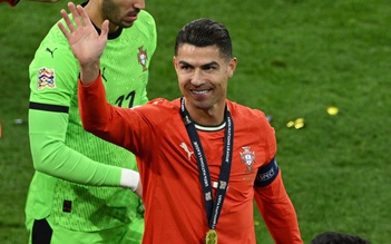 Tiết lộ mức lương khủng của Ronaldo khi ở lại Al Nassr, bỏ xa Messi