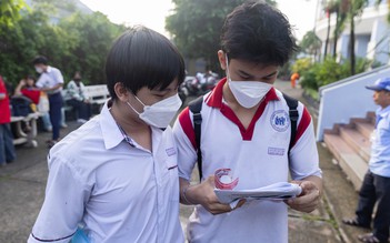 Lần đầu xuất hiện, câu trả lời ngắn và đúng sai khiến thí sinh lo, vì sao?