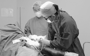 Tiêm thuốc trị đau lưng không rõ nguồn gốc, phải nhập viện phẫu thuật