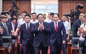 Thủ tướng chúc Hải Phòng 'đoàn kết, giàu mạnh, hiện đại, phồn vinh, văn minh, hạnh phúc'
