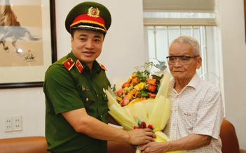 Thiếu tướng Mai Hoàng thăm, chúc thọ các cụ cao tuổi tiêu biểu ở TP.Thủ Đức