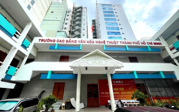 Sinh viên ‘kêu cứu’ vì không được thi tốt nghiệp tại sân khấu bên ngoài