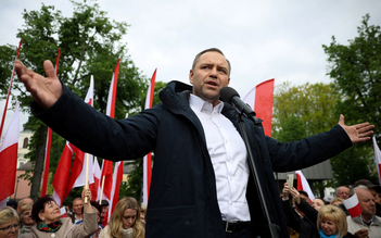 Trong bất yên, ngoài bất ổn